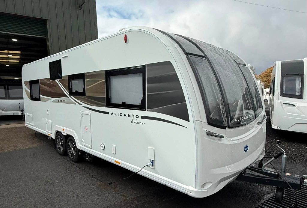 BAILEY ALICANTO DELUXE PORTO - 4 BERTH CARAVAN