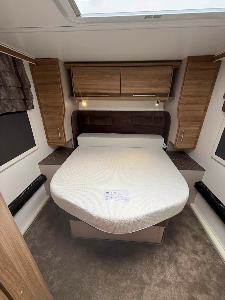 BAILEY ALICANTO DELUXE PORTO - 4 BERTH CARAVAN
