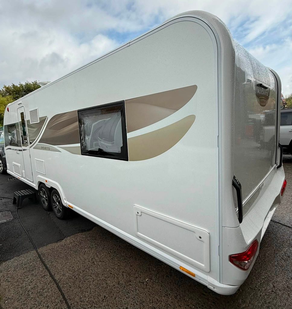 BAILEY ALICANTO DELUXE PORTO - 4 BERTH CARAVAN