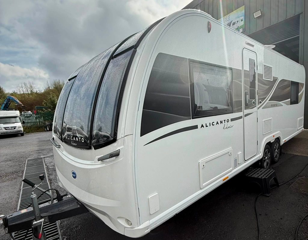 BAILEY ALICANTO DELUXE PORTO - 4 BERTH CARAVAN