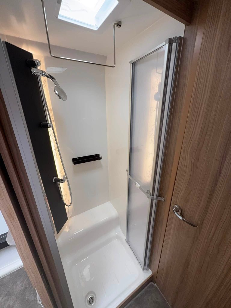 BAILEY ALICANTO DELUXE PORTO - 4 BERTH CARAVAN